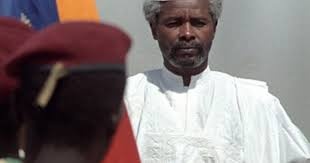 Image de Politique. Le procès de l’ancien leader tchadien, Hissène Habré, s’est tenu au Sénégal. Celui-ci est jugé pour crime contre l’humanité. Il faut dire que l’accusation requiert une condamnation à perpétuité, une sentence qui risque de frapper l’ancien « dictateur » tchadien. Il faudra donc attendre le verdict de la justice le 30 mai pour savoir de quoi sera fait le futur de Habré.