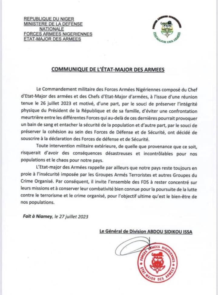 Image de Politique. Le commandement militaire des Forces armées nigériennes (FAN) a annoncé son soutien à la junte militaire qui a destitué le Président Bazoum Mohamed. Motivé par la préservation de la sécurité des populations et la cohésion au sein des forces de défense et de sécurité, l'armée rejoint ainsi les officiers du Conseil National pour la Sauvegarde de la Patrie (CNSP) qui ont pris le pouvoir. Quels seront les impacts de cette crise sur la stabilité du pays ? La junte saura-t-elle répondre aux attentes du peuple en matière de sécurité et de gouvernance économique et sociale ? Lire le communiqué de l'Etat-major de l’Armée nigérienne